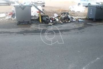 El vandalismo calcina un contenedor en Las Huesas (Telde)/TA.